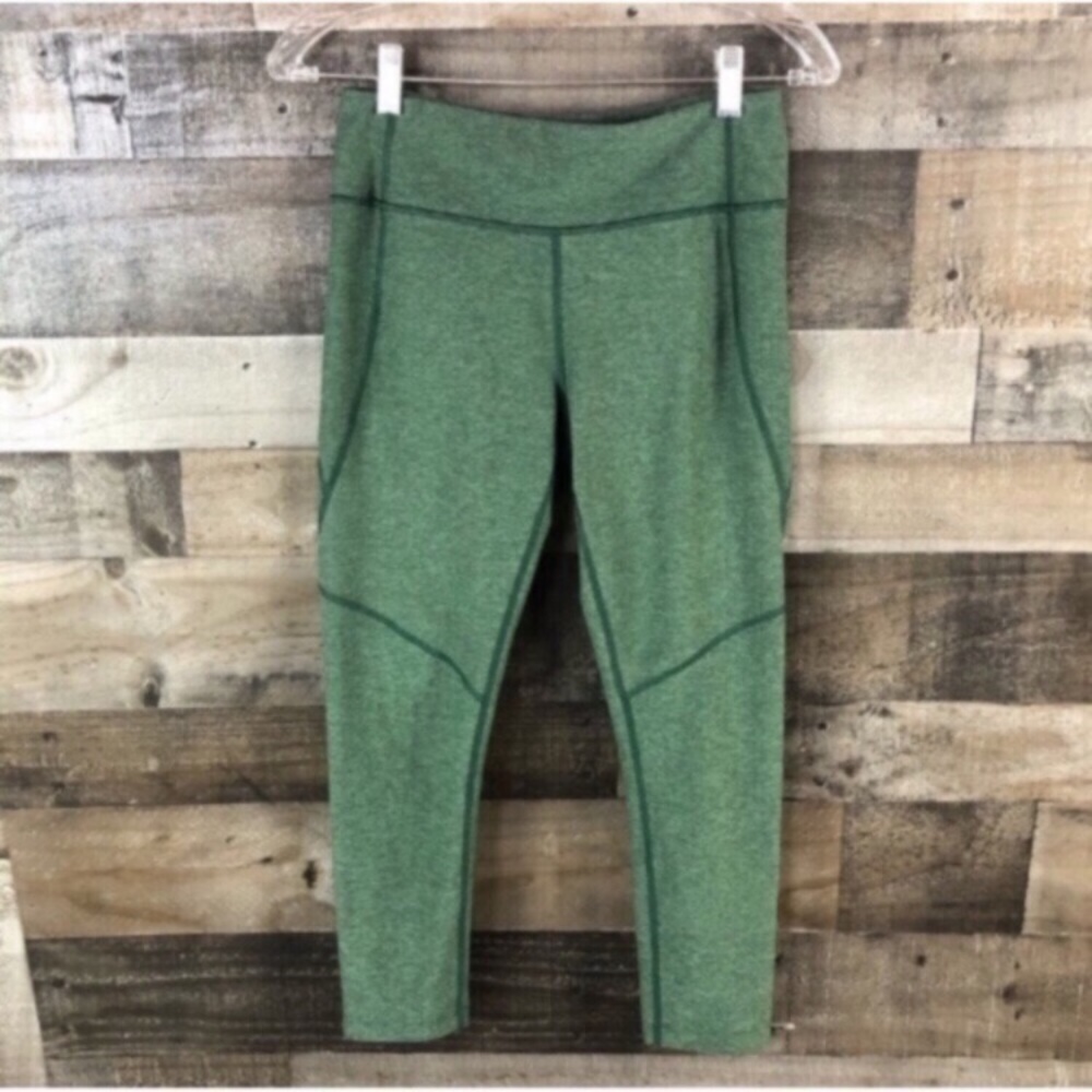 Outdoor Voices 3/4 Warm Up Green Legging Medium
Excellent condition!